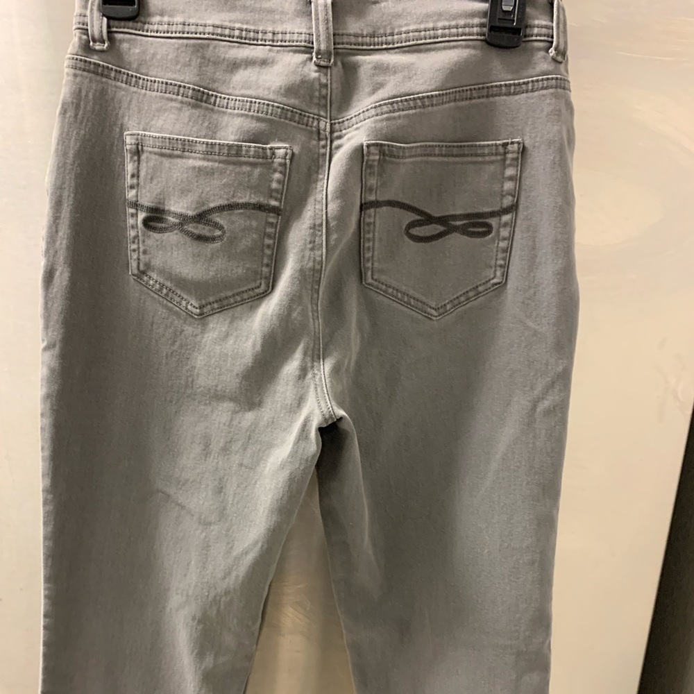 Style & Co jeans like new! Barley worn, no fades or tears!